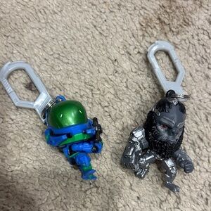 Set of 2 halo figurines keychains